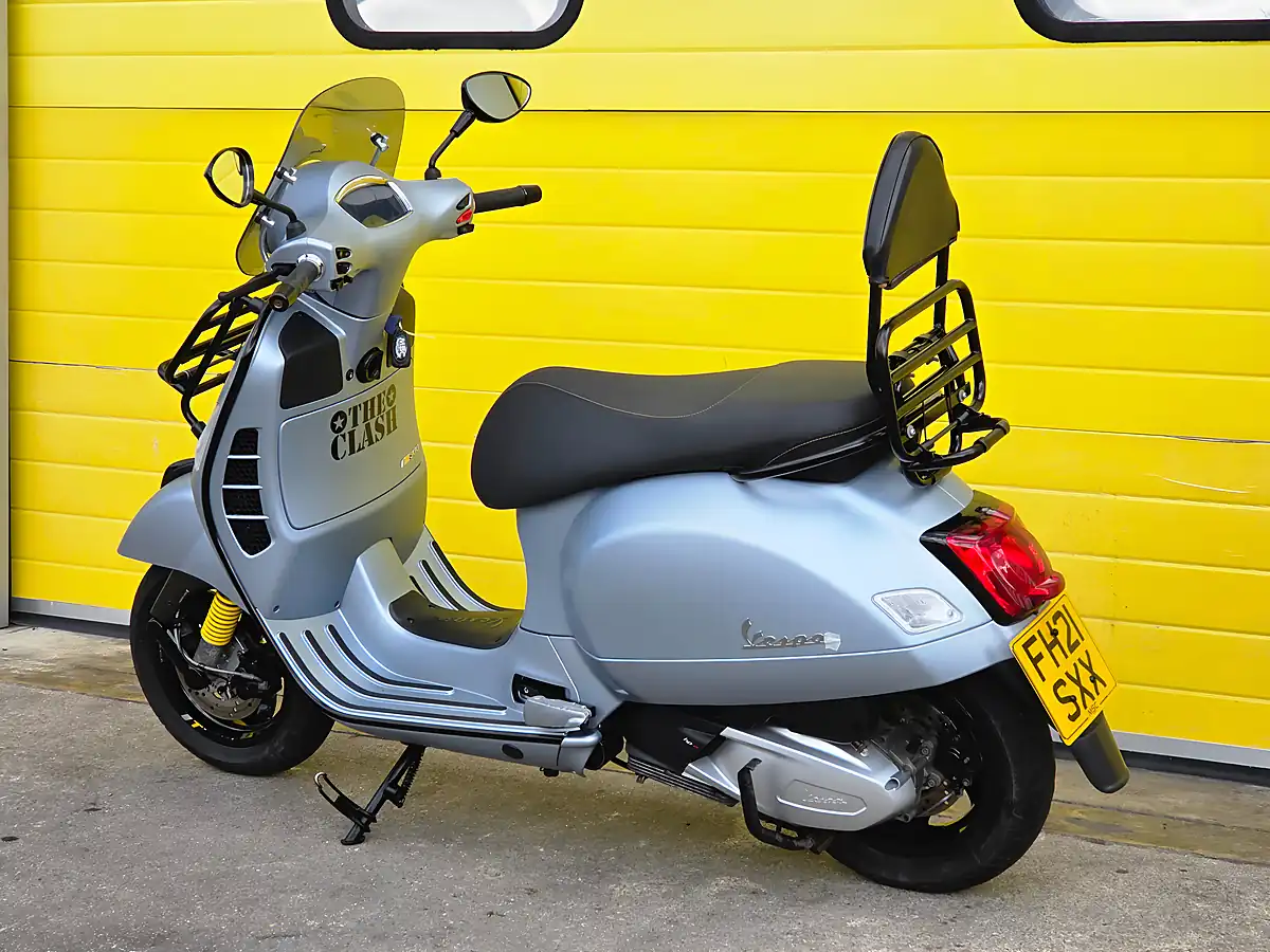 Used 2021 Piaggio Vespa Gts Supertech Grey - Interior and Exterior details 6