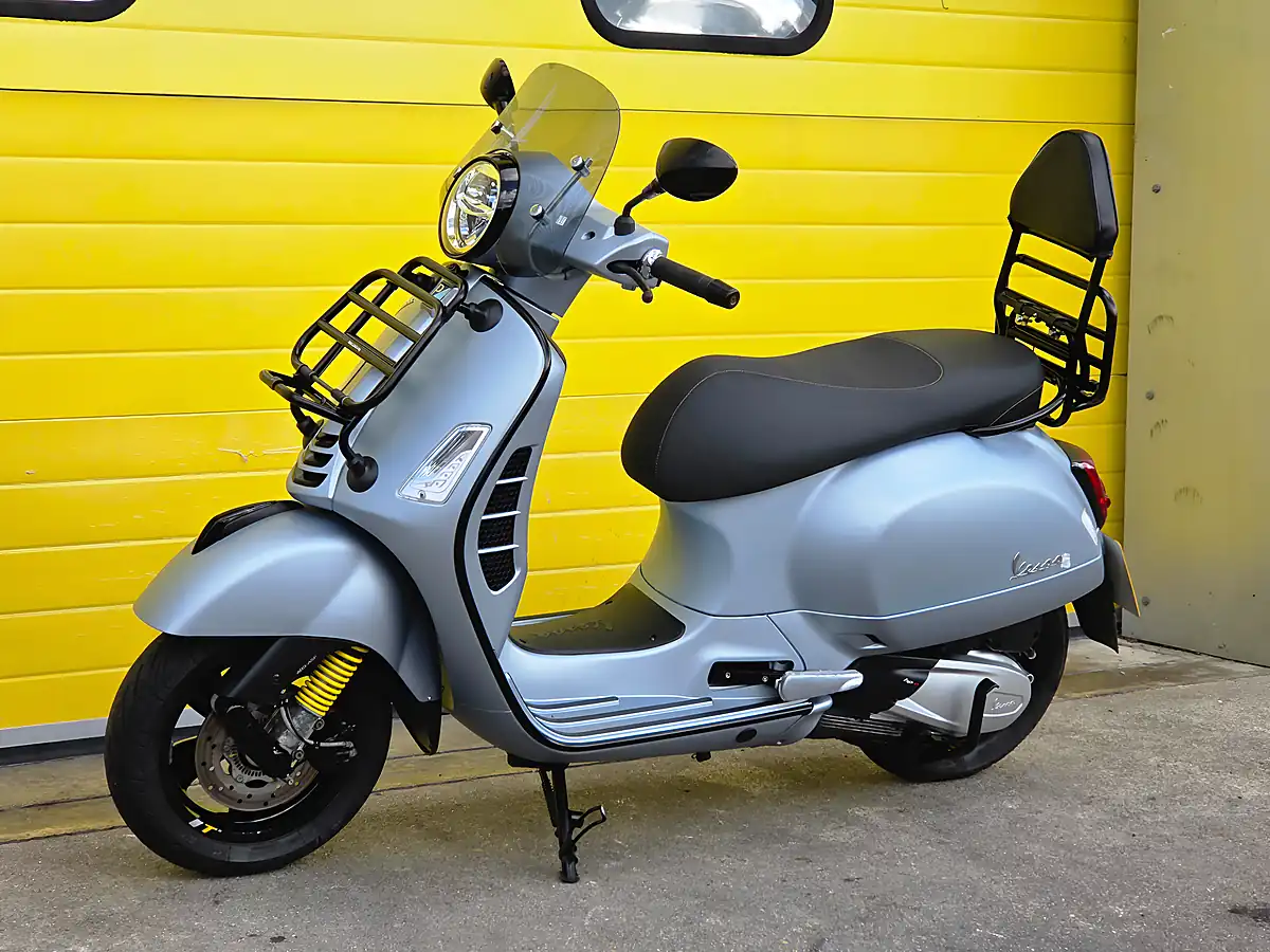 Used 2021 Piaggio Vespa Gts Supertech Grey - Interior and Exterior details 7