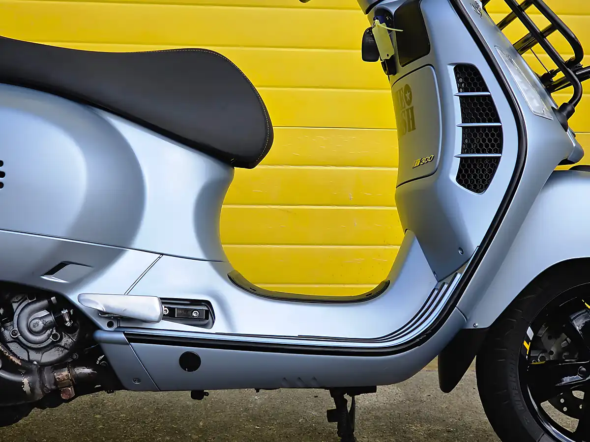 Used 2021 Piaggio Vespa Gts Supertech Grey - Interior and Exterior details 9