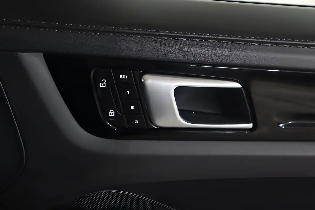 Used 2021 Porsche Cayenne Grey - Interior and Exterior details 12