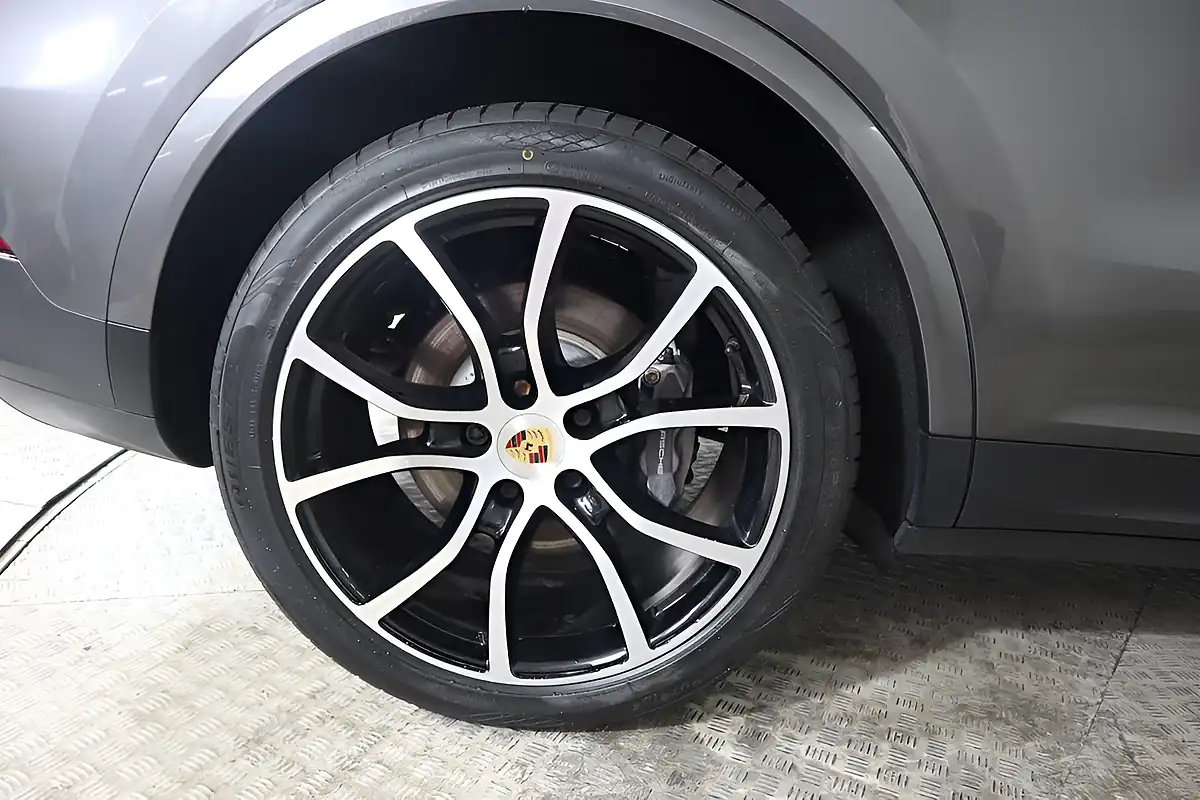 Used 2021 Porsche Cayenne Grey - Interior and Exterior details 14