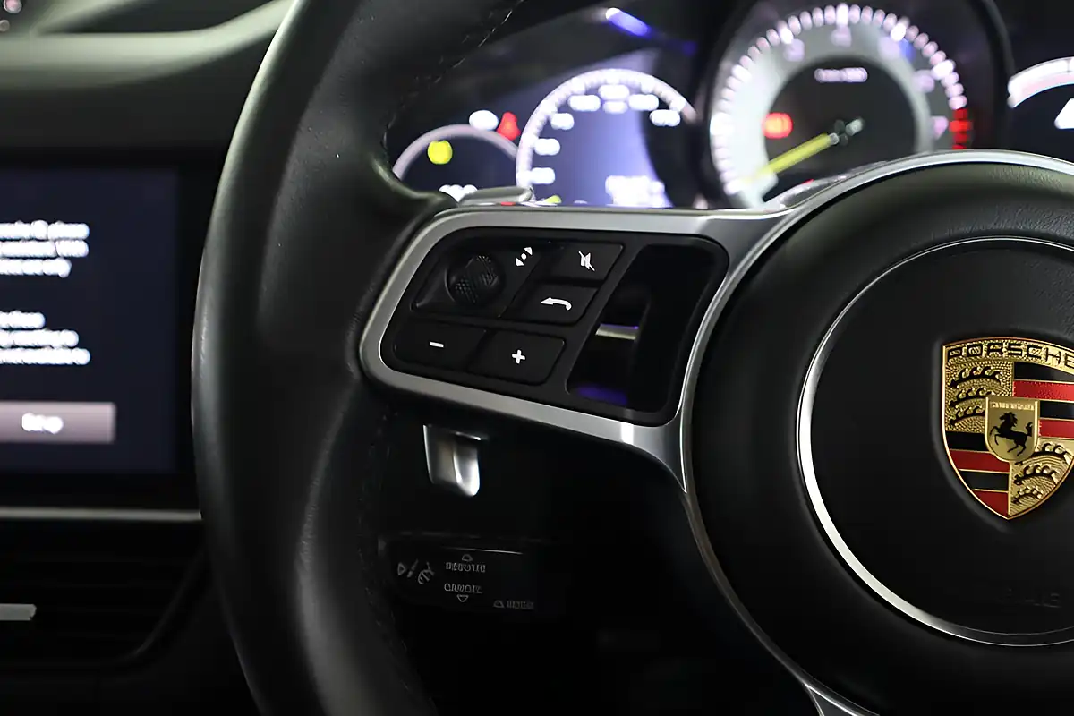 Used 2021 Porsche Cayenne Grey - Interior and Exterior details 16