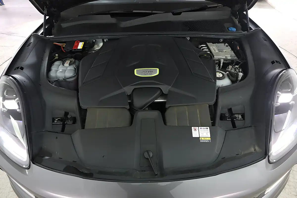 Used 2021 Porsche Cayenne Grey - Interior and Exterior details 17