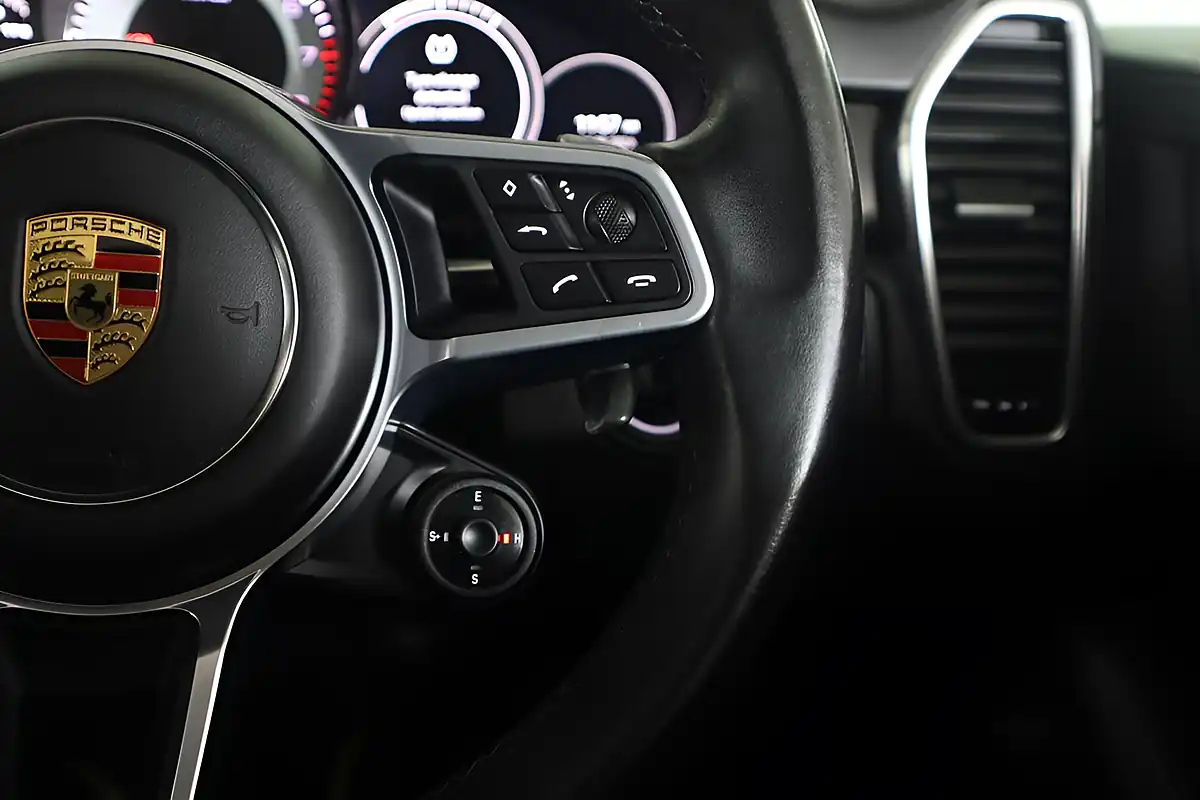 Used 2021 Porsche Cayenne Grey - Interior and Exterior details 19