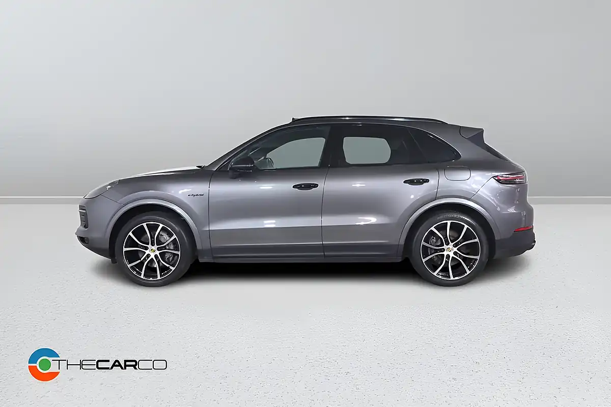 Used 2021 Porsche Cayenne Grey - Interior and Exterior details 5