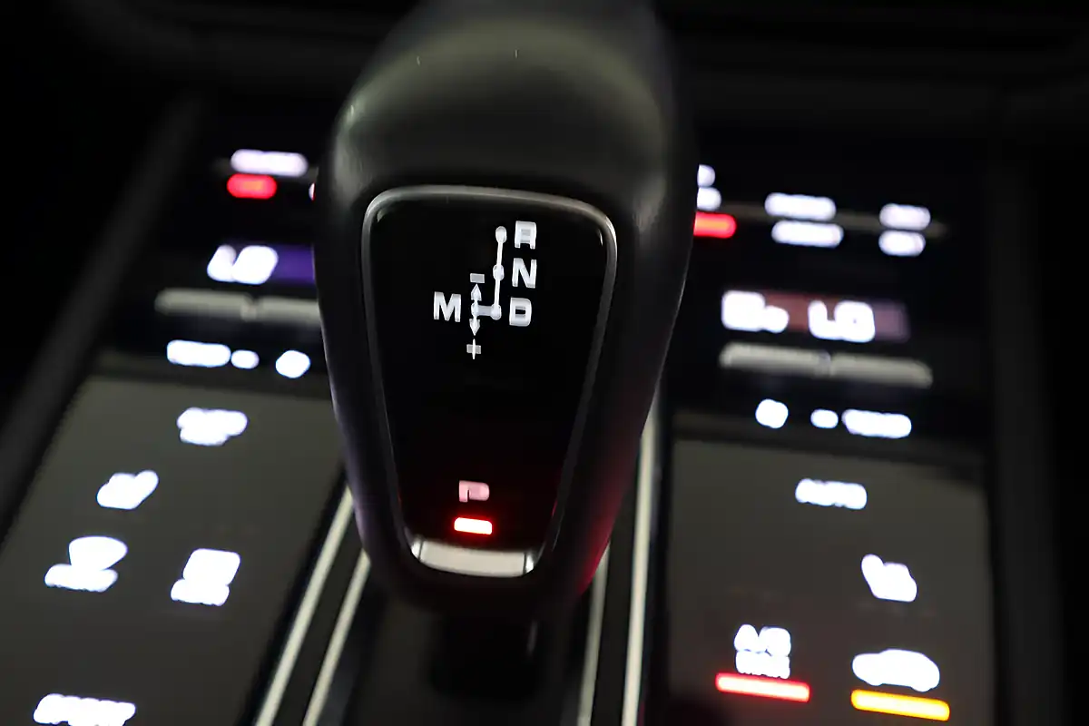 Used 2021 Porsche Cayenne Tiptronics Grey - Interior and Exterior details 12