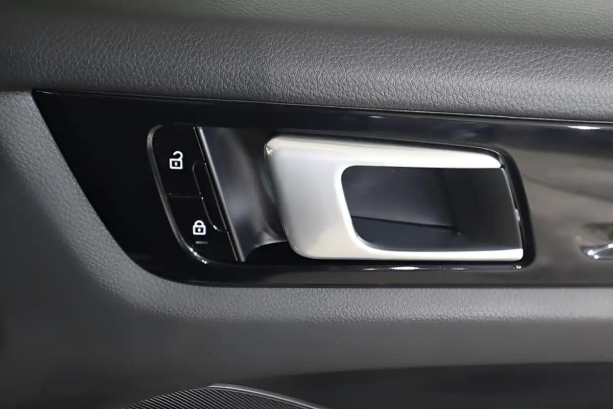 Used 2021 Porsche Cayenne Tiptronics Grey - Interior and Exterior details 13