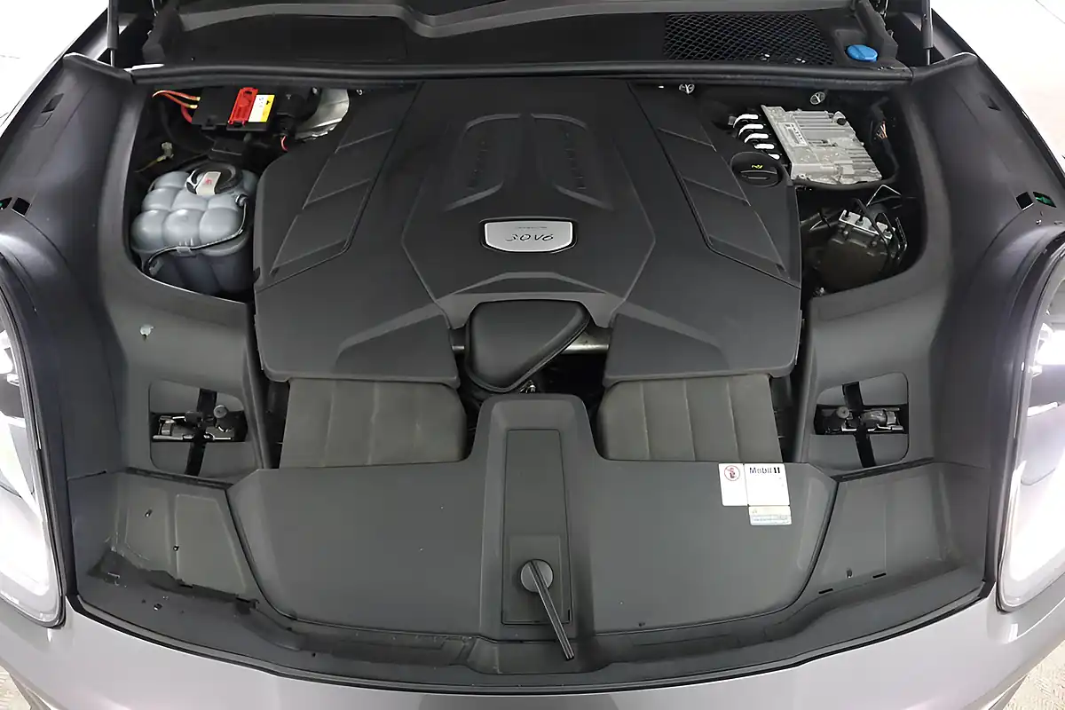 Used 2021 Porsche Cayenne Tiptronics Grey - Interior and Exterior details 19