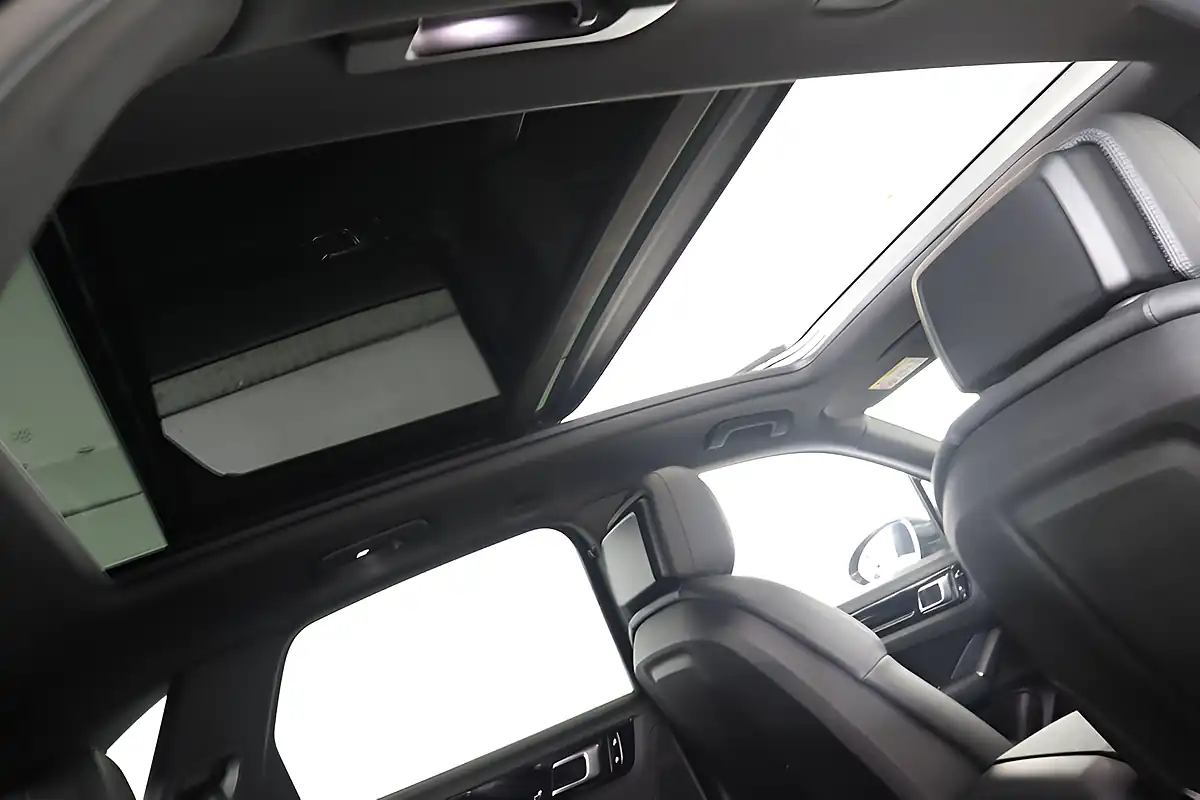 Used 2021 Porsche Cayenne Tiptronics Grey - Interior and Exterior details 5