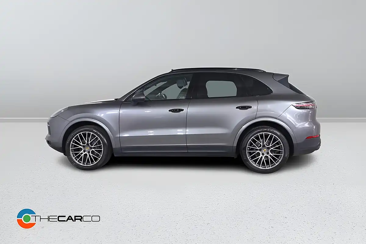 Used 2021 Porsche Cayenne Tiptronics Grey - Interior and Exterior details 6