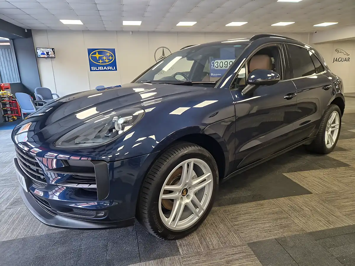 Used 2021 Porsche Macan Blue - Front View