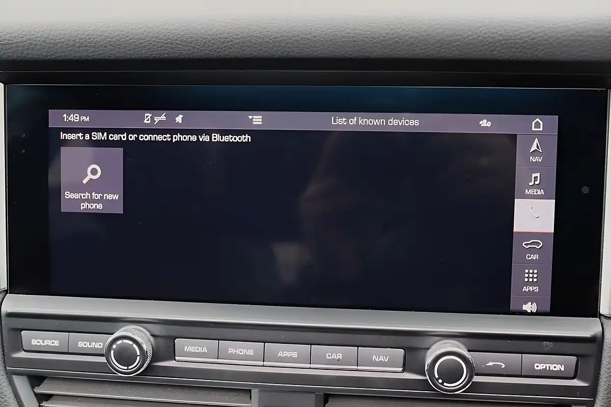 Used 2021 Porsche Macan Dolomite Silver - Interior and Exterior details 10
