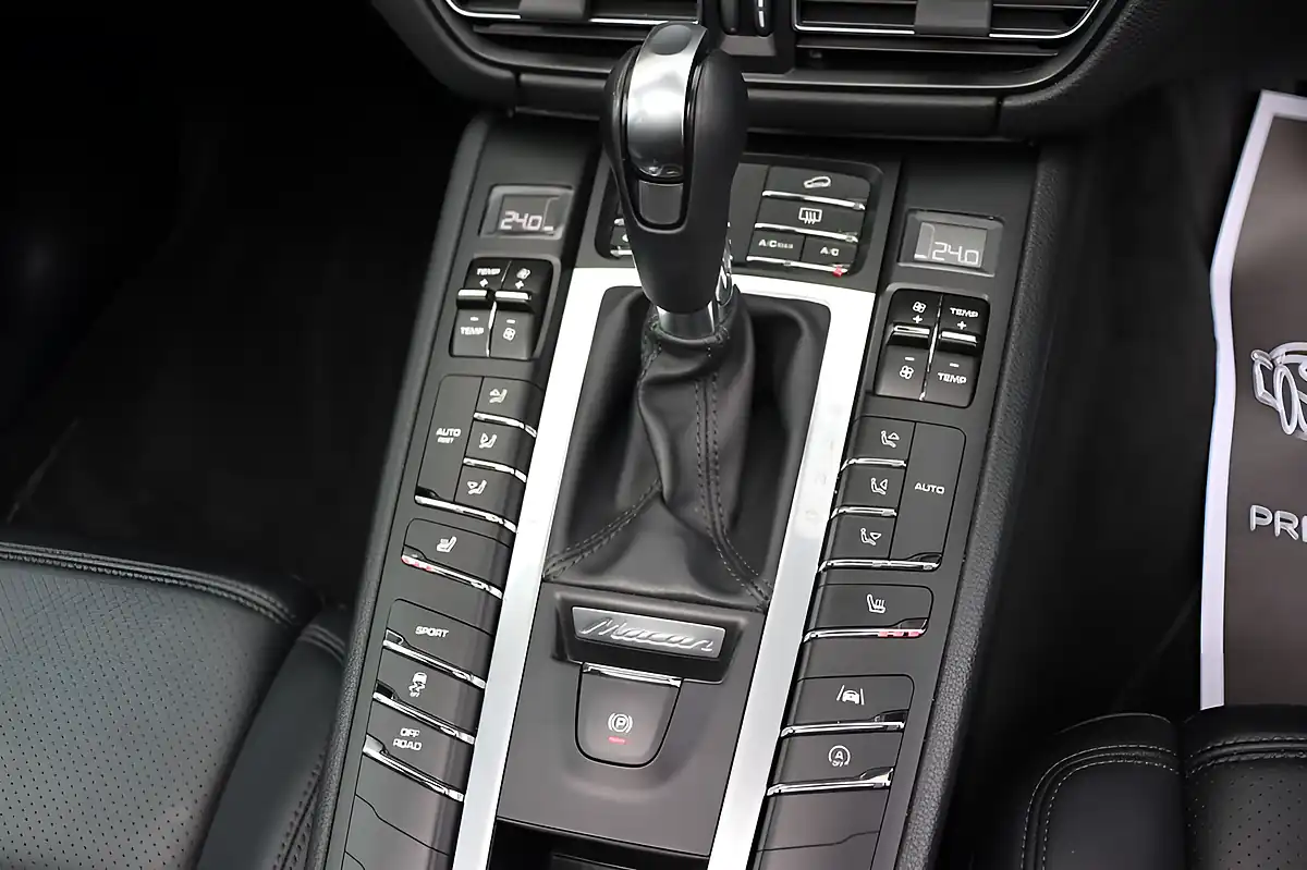 Used 2021 Porsche Macan Dolomite Silver - Interior and Exterior details 12