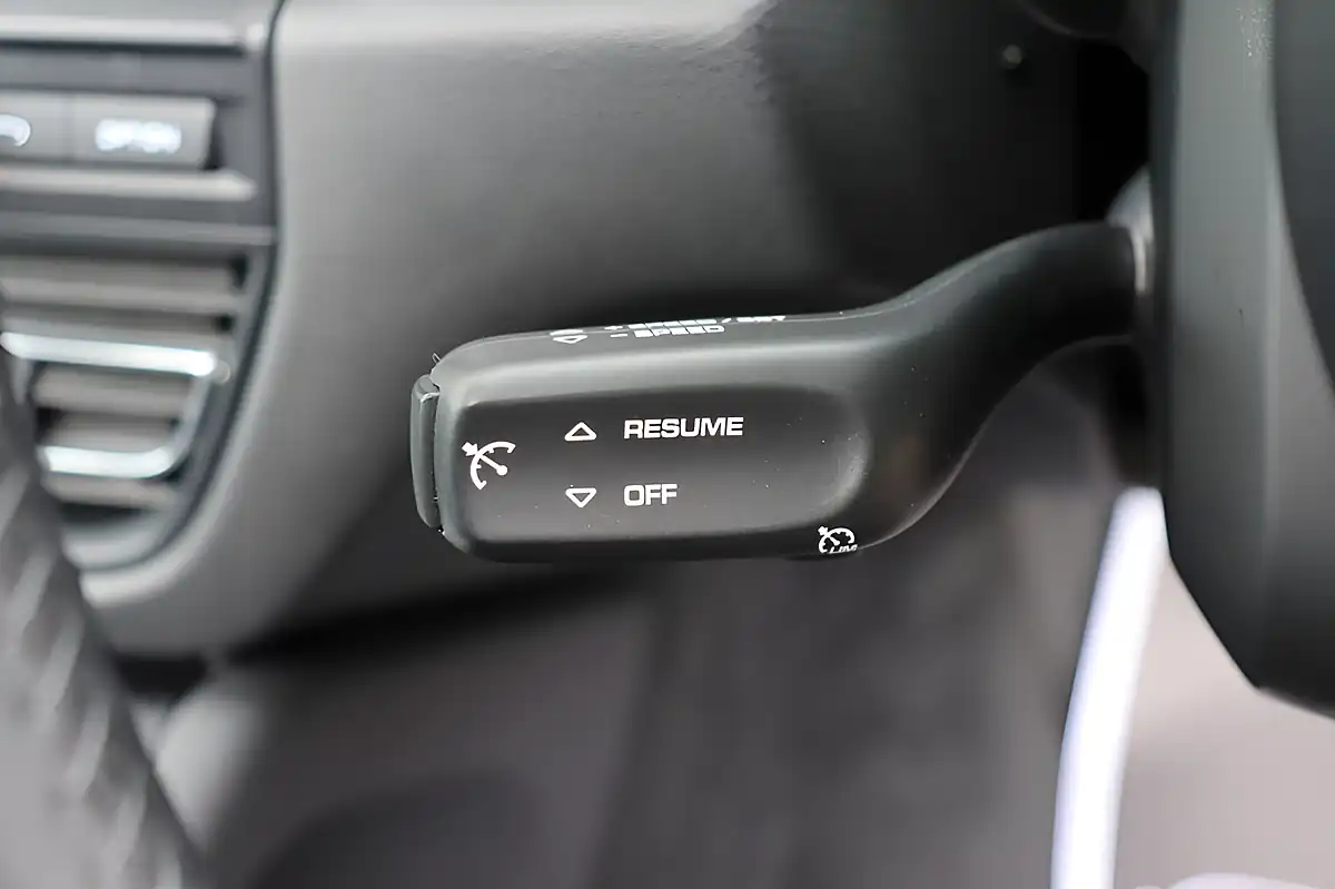 Used 2021 Porsche Macan Dolomite Silver - Interior and Exterior details 16