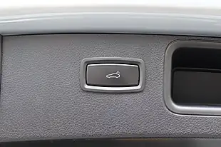 Used 2021 Porsche Macan Dolomite Silver - Interior and Exterior details 18