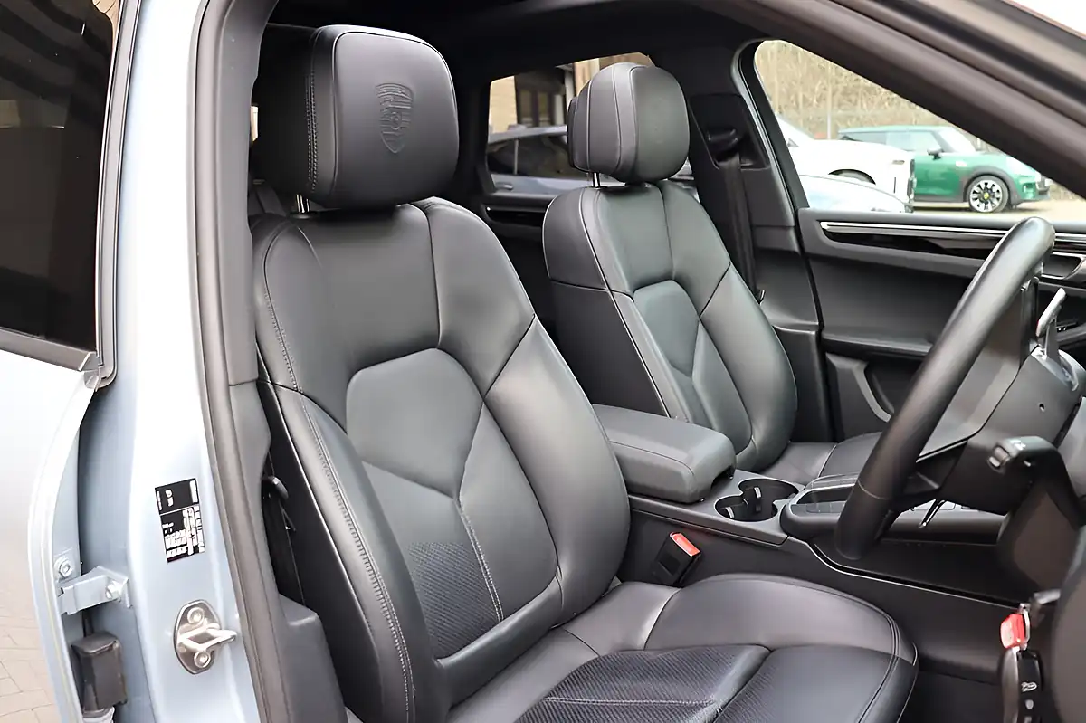 Used 2021 Porsche Macan Dolomite Silver - Interior and Exterior details 4