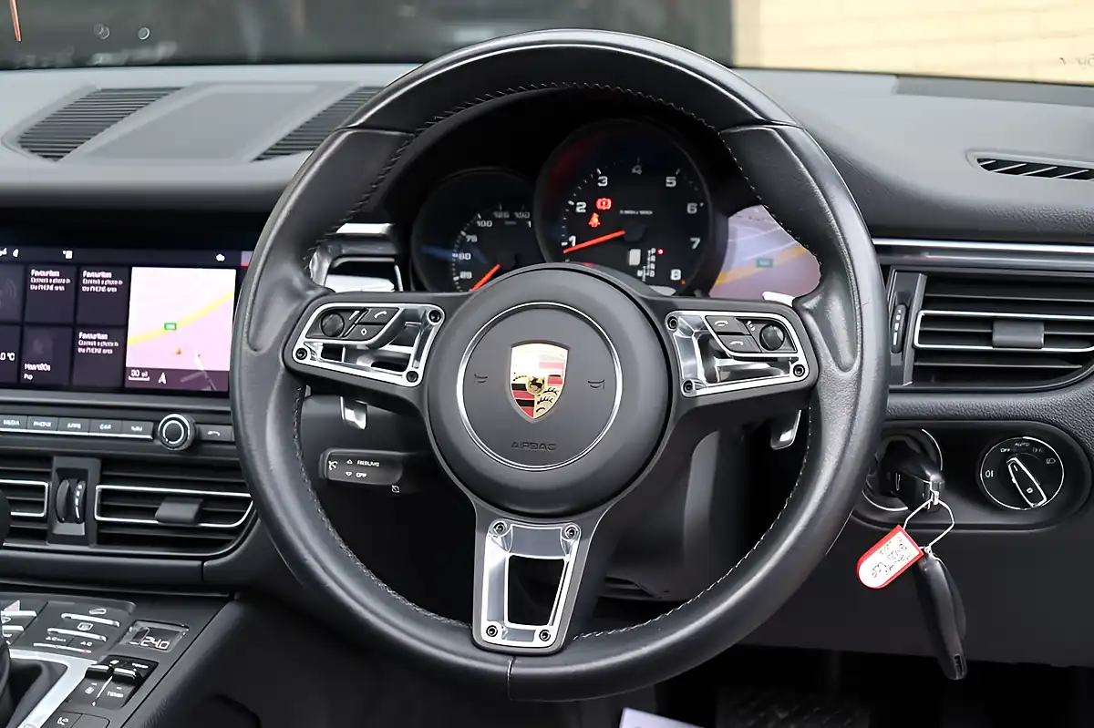 Used 2021 Porsche Macan Dolomite Silver - Interior and Exterior details 6