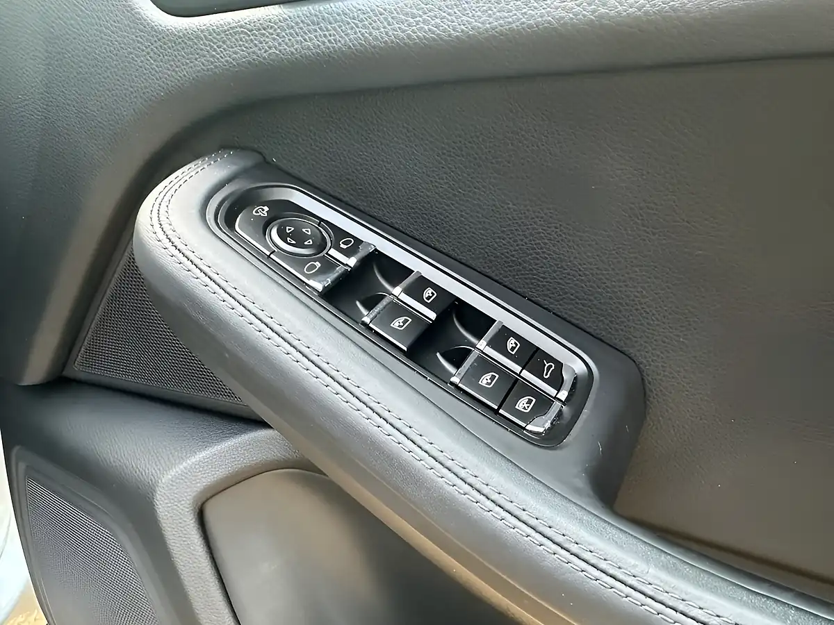 Used 2021 Porsche Macan S Dolomite Silver - Interior and Exterior details 13