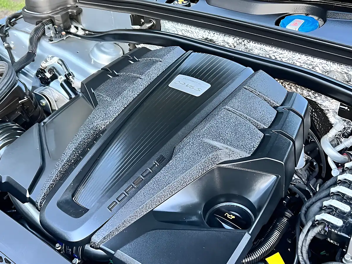 Used 2021 Porsche Macan S Dolomite Silver - Interior and Exterior details 4