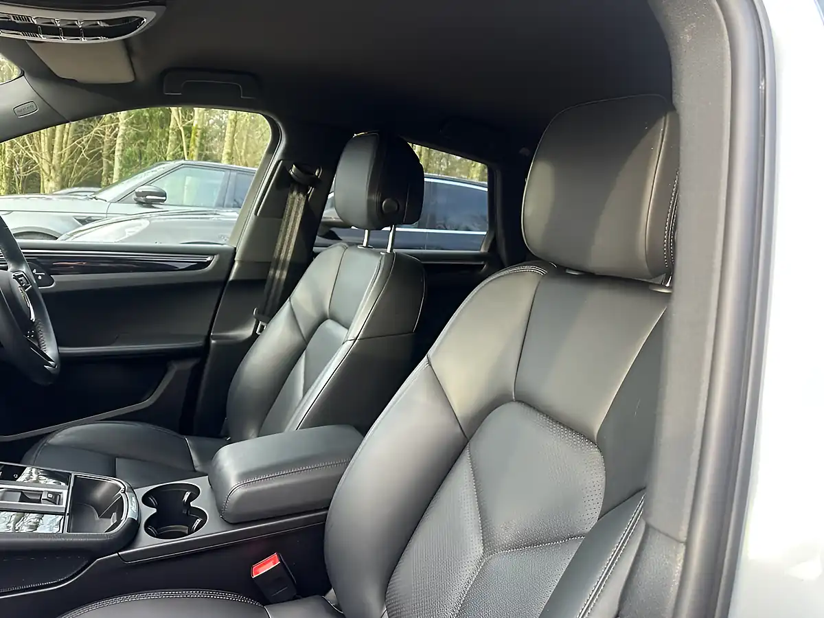 Used 2021 Porsche Macan S Dolomite Silver - Interior and Exterior details 6