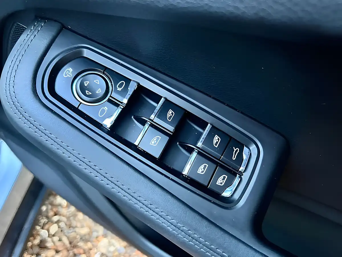 Used 2021 Porsche Macan S Dolomite Silver - Interior and Exterior details 8