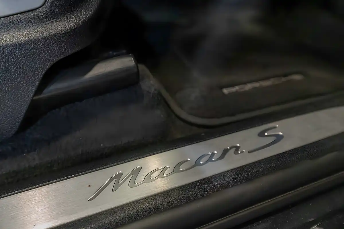 Used 2021 Porsche Macan S Pan Roof Sports Exhaust Sports Chrono 21" Alloys Volcano Grey Metallic - Interior and Exterior details 18