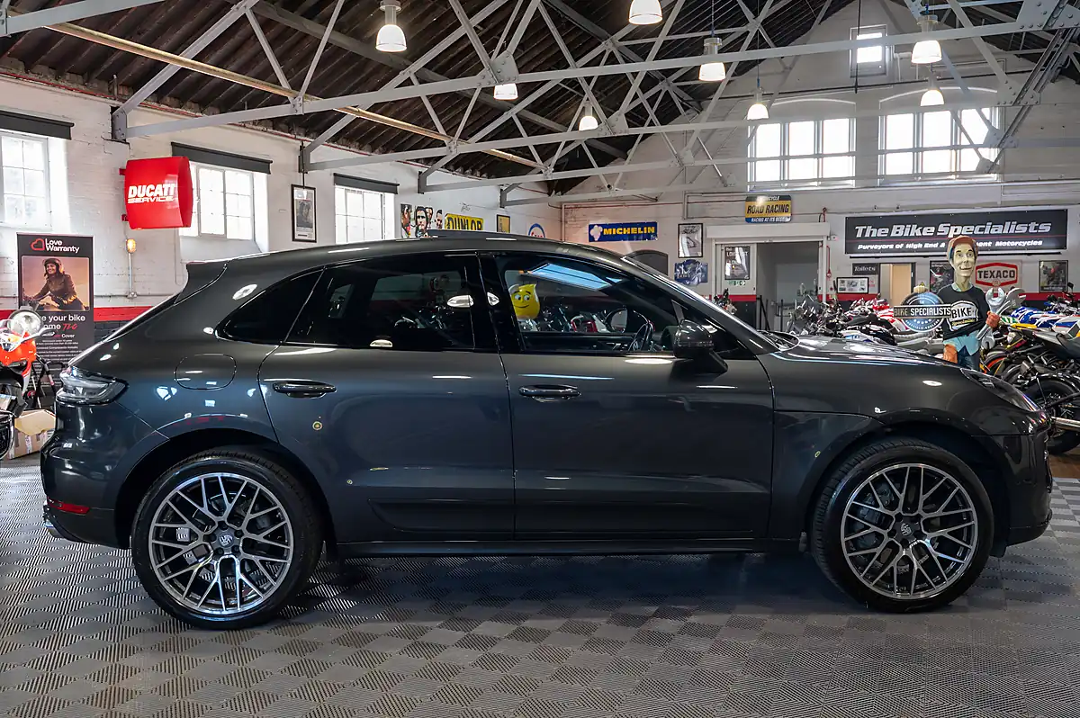 Used 2021 Porsche Macan S Pan Roof Sports Exhaust Sports Chrono 21" Alloys Volcano Grey Metallic - Interior and Exterior details 2