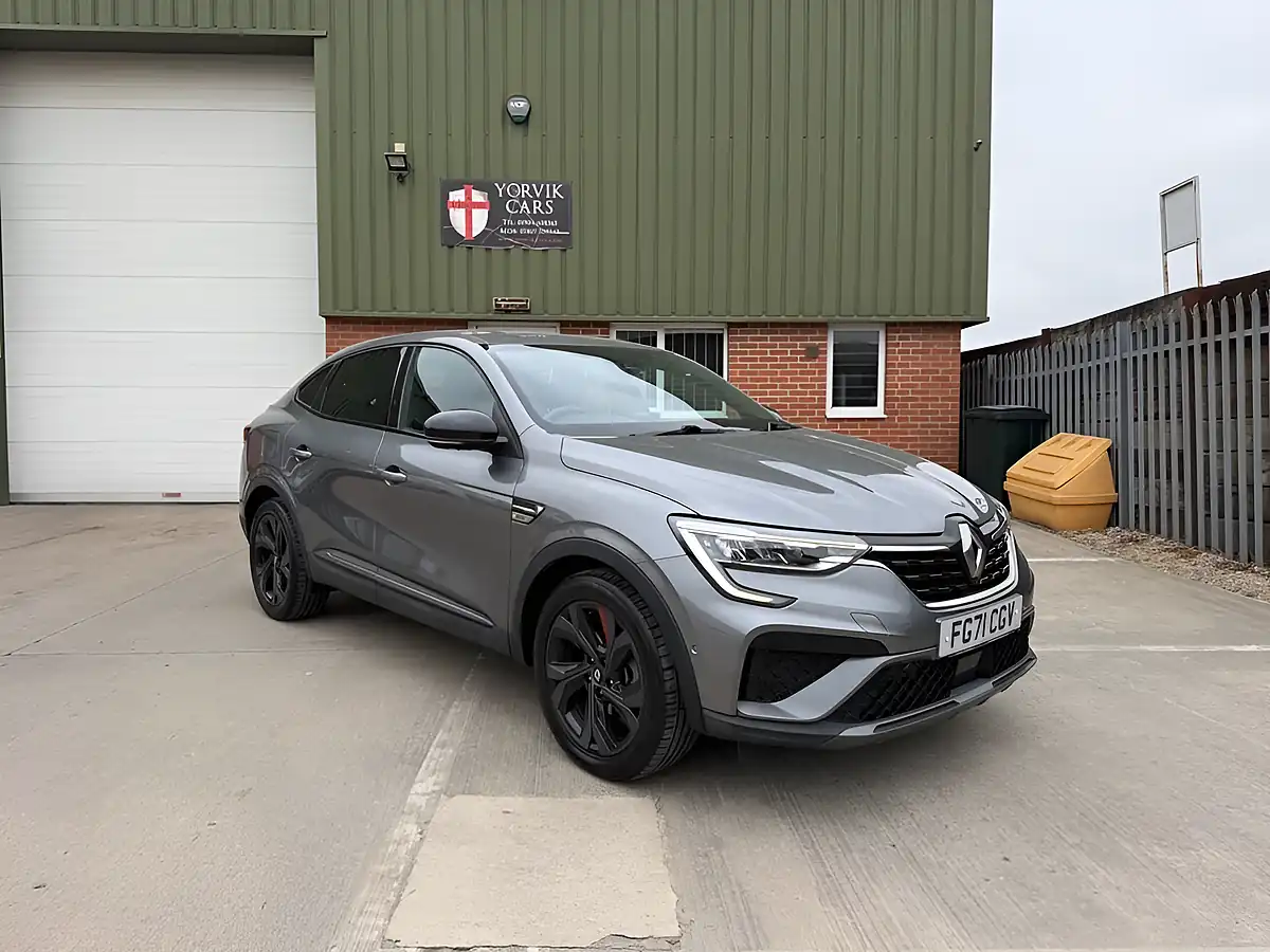 Used 2021 Renault Arkana R.s. Line Grey - Front View
