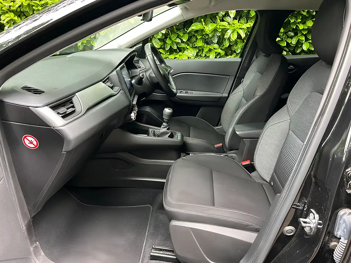 Used 2021 Renault Captur Iconic Black - Interior and Exterior details 14