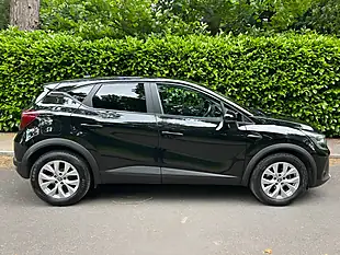 Used 2021 Renault Captur Iconic Black - Interior and Exterior details 4