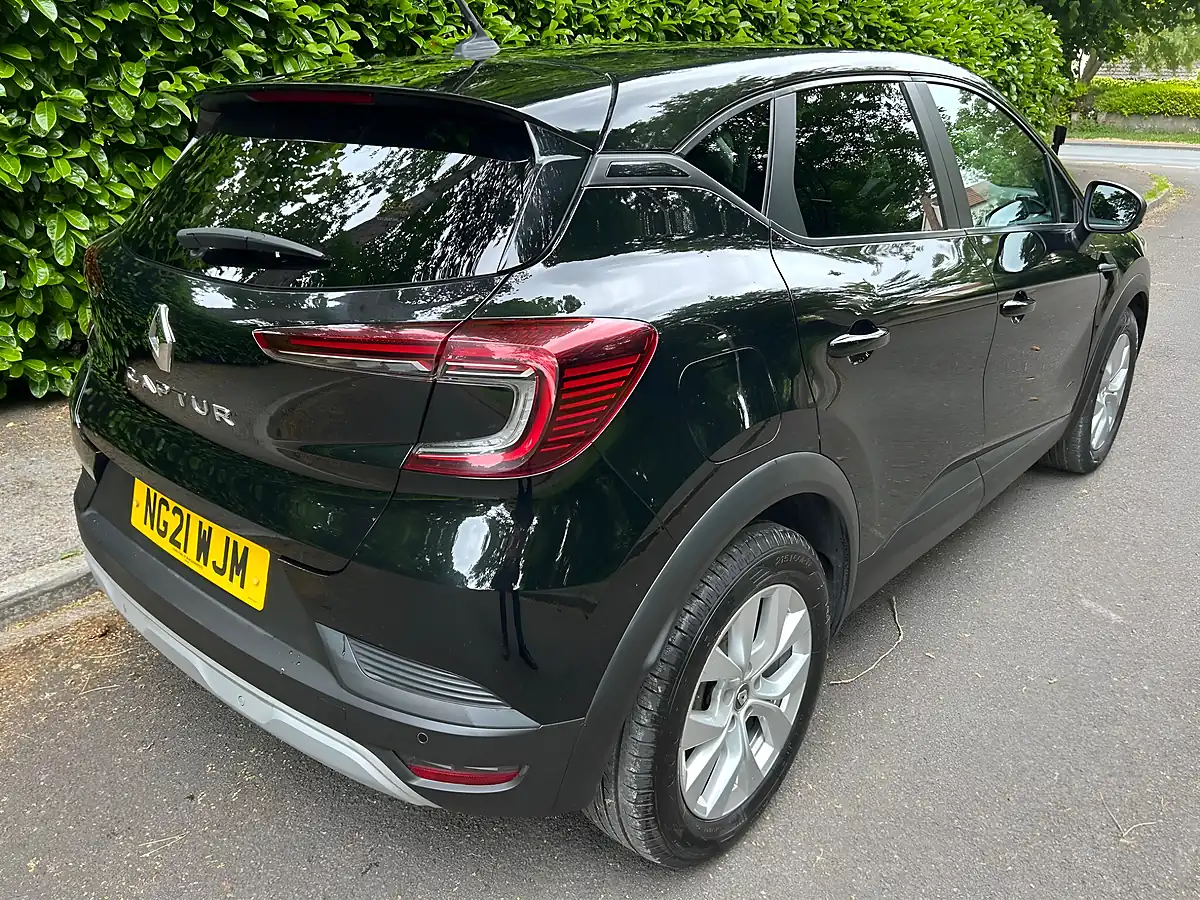Used 2021 Renault Captur Iconic Black - Interior and Exterior details 5