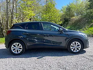 Used 2021 Renault Captur Iconic Boston Blue - Interior and Exterior details 4