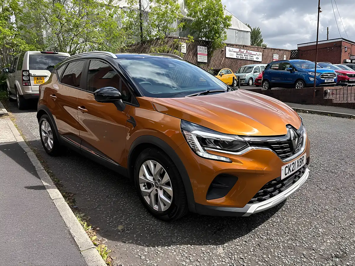 Used 2021 Renault Captur Iconic Orange - Front View
