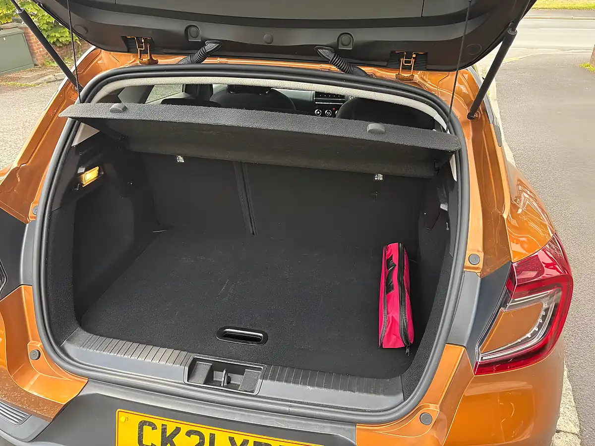 Used 2021 Renault Captur Iconic Orange - Interior and Exterior details 12