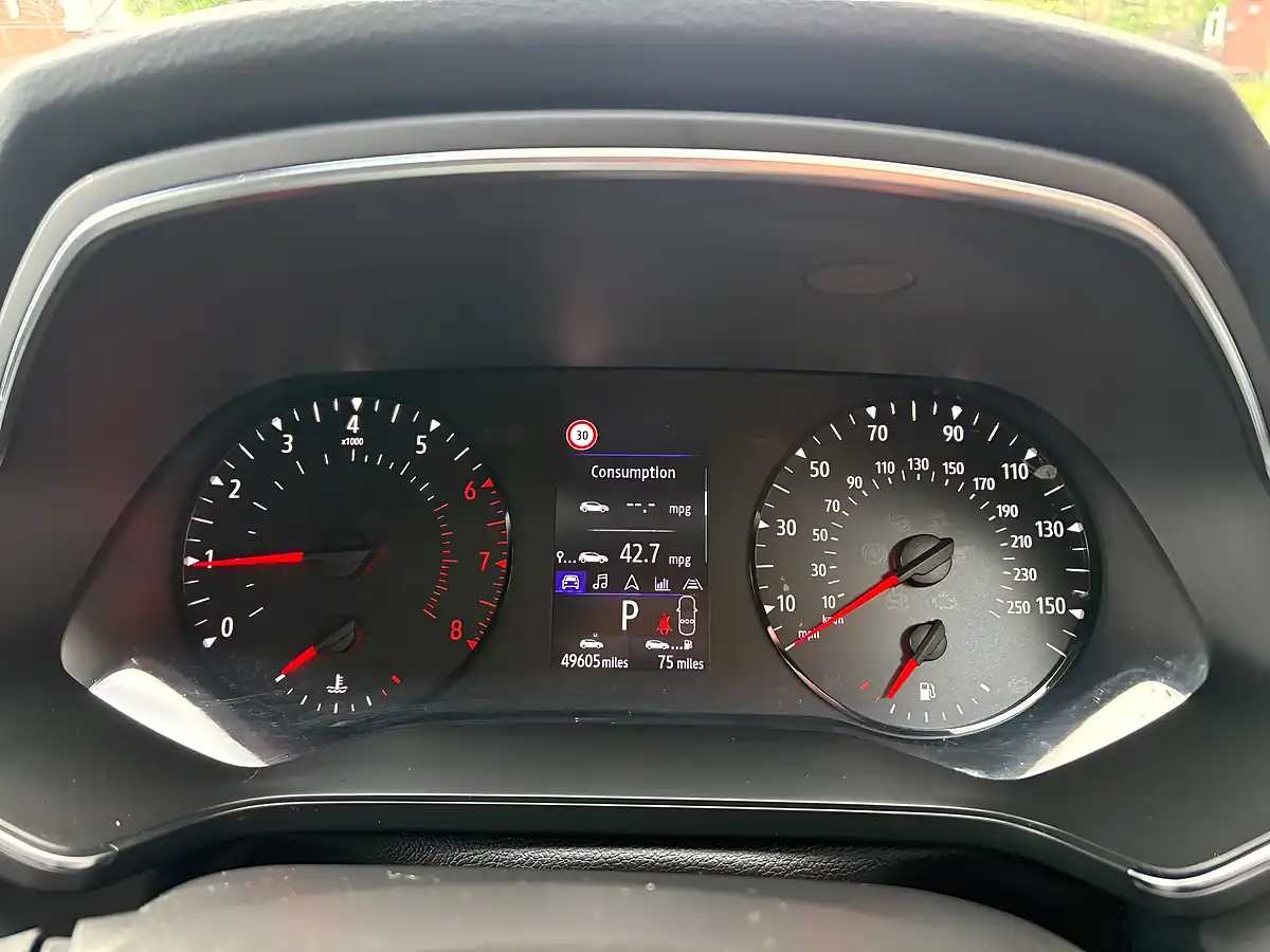 Used 2021 Renault Captur Iconic Orange - Interior and Exterior details 14