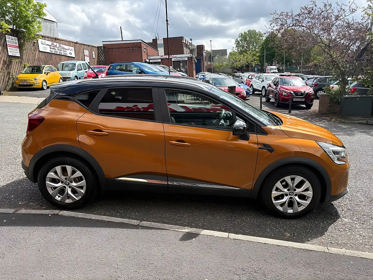 Used 2021 Renault Captur Iconic Orange - Interior and Exterior details 2