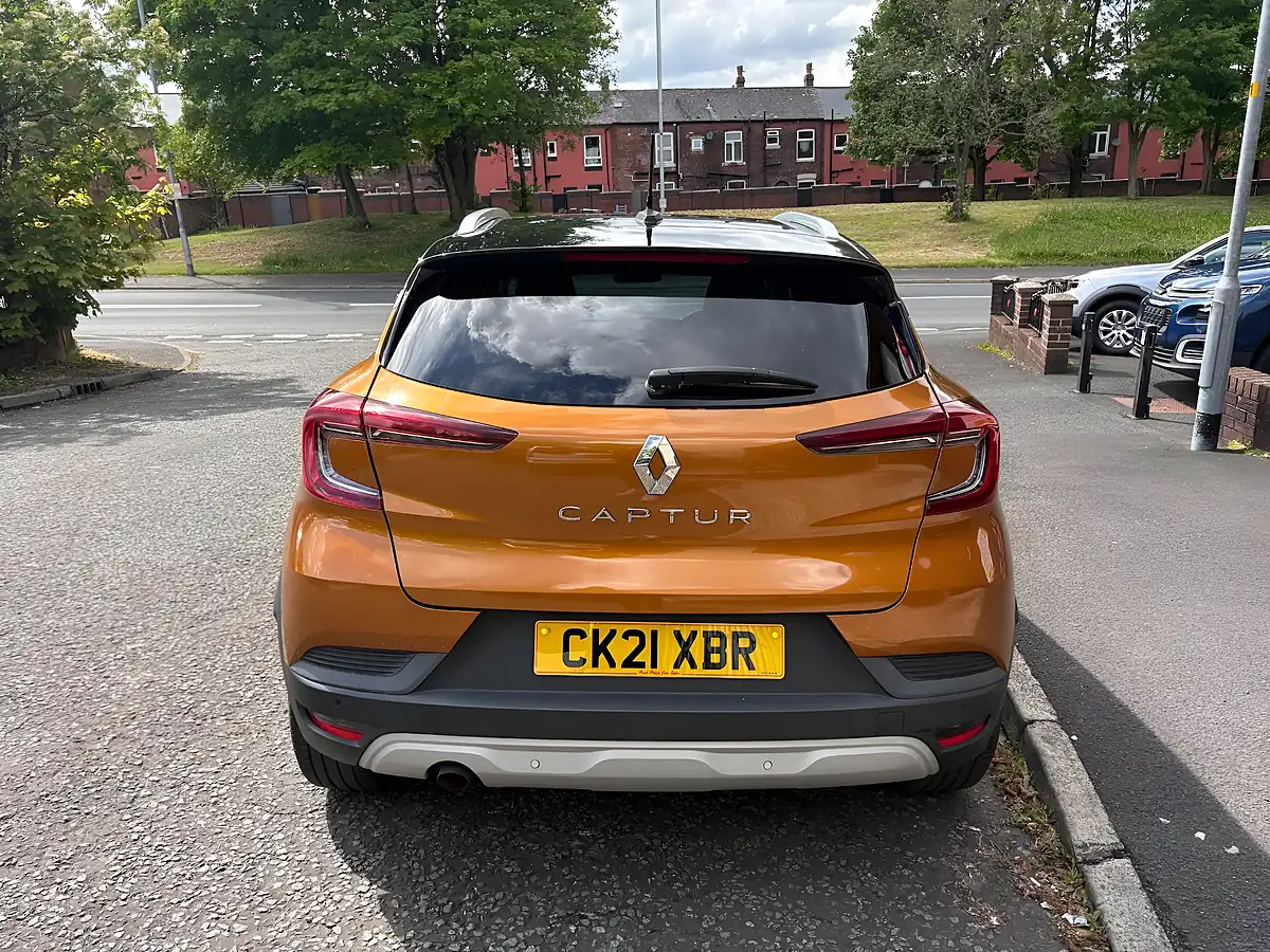 Used 2021 Renault Captur Iconic Orange - Interior and Exterior details 4