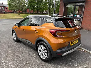 Used 2021 Renault Captur Iconic Orange - Interior and Exterior details 5