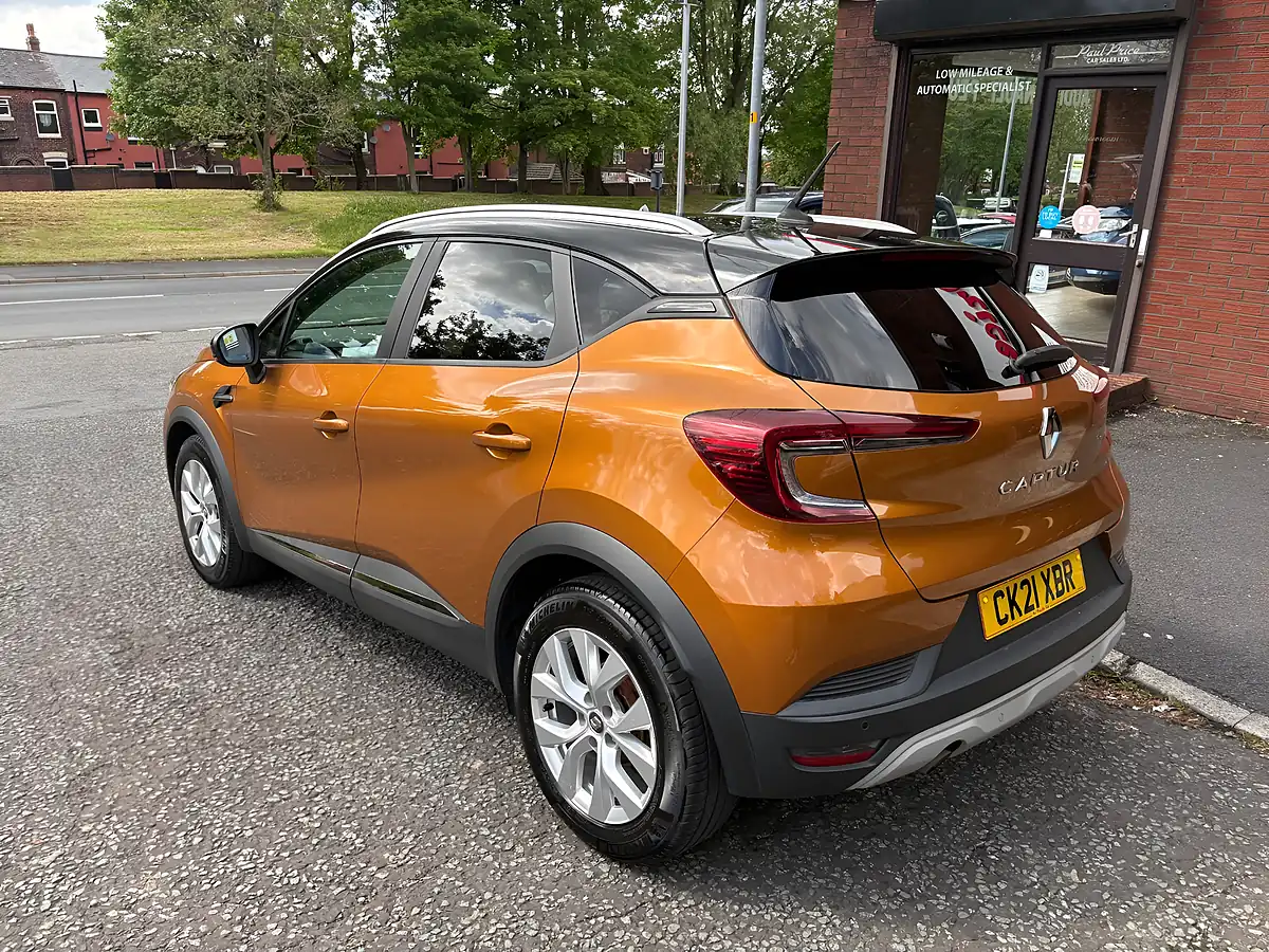 Used 2021 Renault Captur Iconic Orange - Interior and Exterior details 5