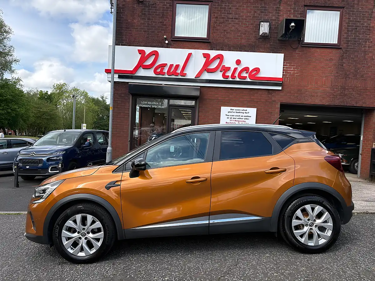 Used 2021 Renault Captur Iconic Orange - Interior and Exterior details 6
