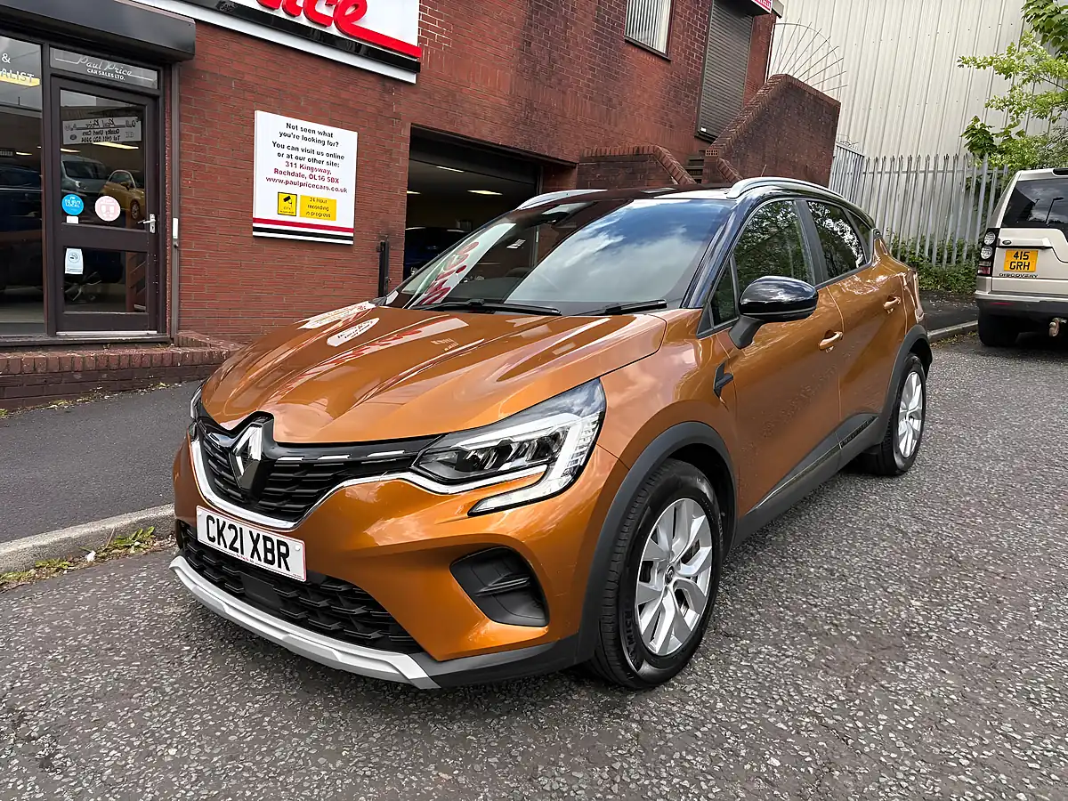 Used 2021 Renault Captur Iconic Orange - Interior and Exterior details 7