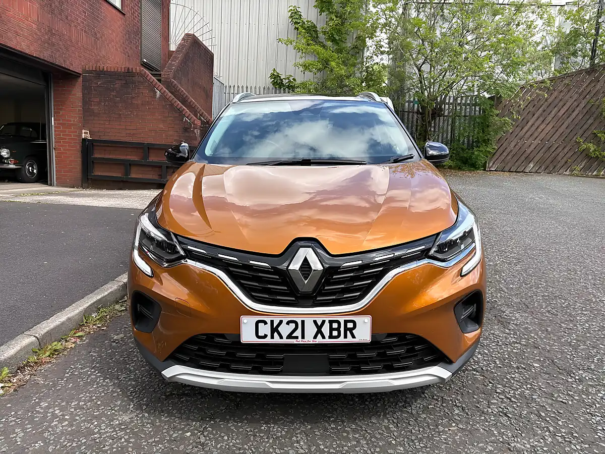 Used 2021 Renault Captur Iconic Orange - Interior and Exterior details 8