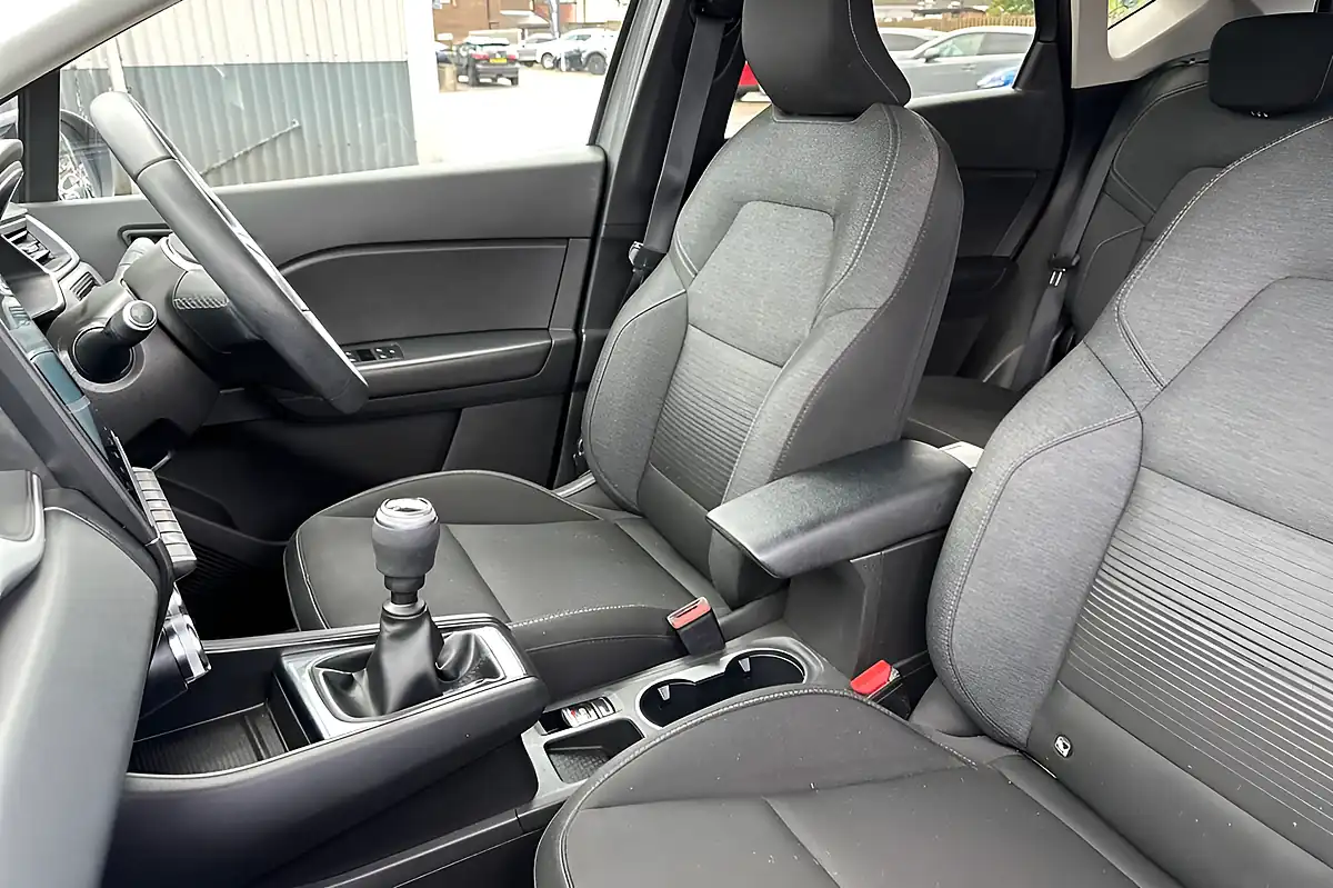 Used 2021 Renault Captur Iconic Oyster Grey/ Diamond Black - Interior and Exterior details 11