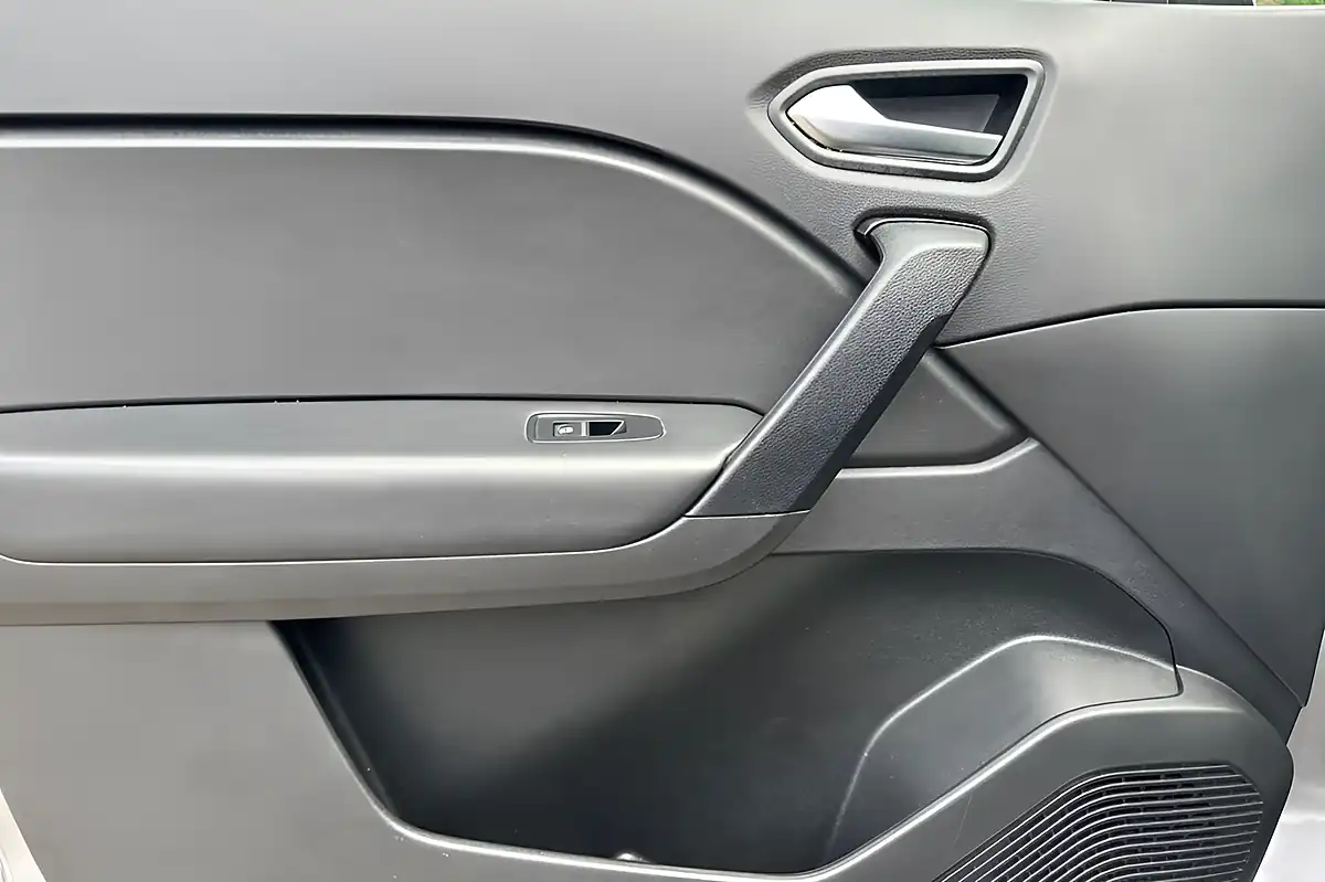 Used 2021 Renault Captur Iconic Oyster Grey/ Diamond Black - Interior and Exterior details 13