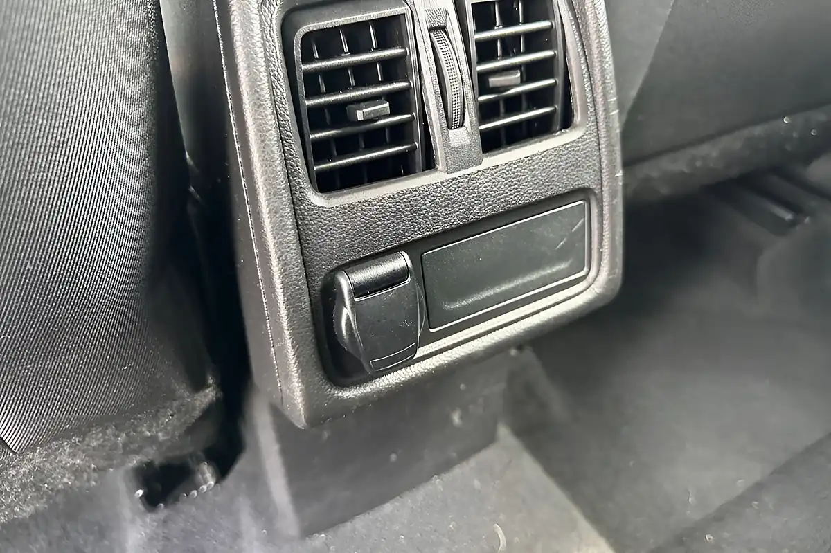 Used 2021 Renault Captur Iconic Oyster Grey/ Diamond Black - Interior and Exterior details 15