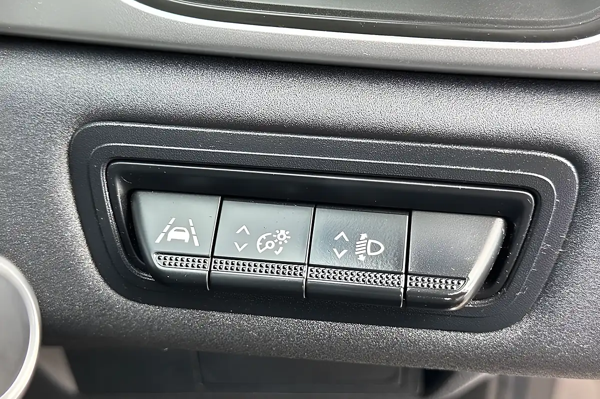 Used 2021 Renault Captur Iconic Oyster Grey/ Diamond Black - Interior and Exterior details 17