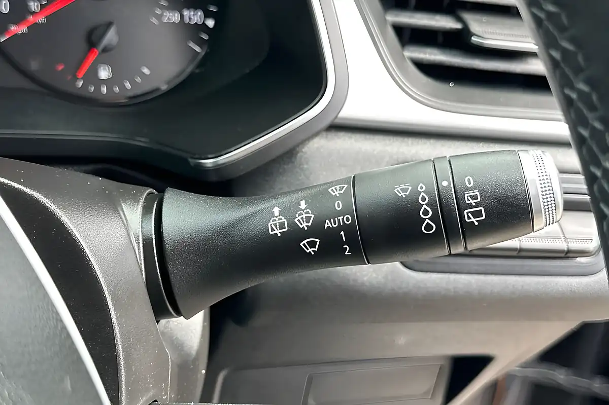 Used 2021 Renault Captur Iconic Oyster Grey/ Diamond Black - Interior and Exterior details 18