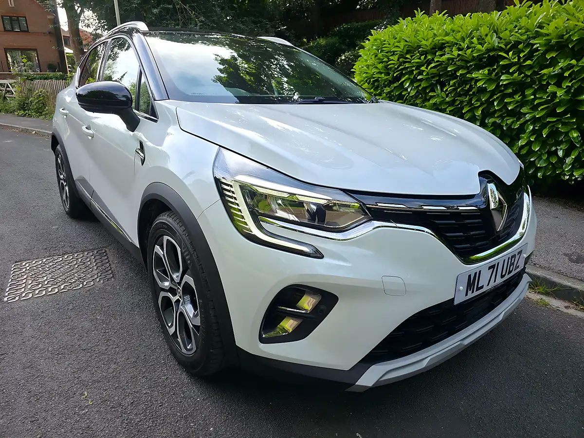 Used 2021 Renault Captur S Edition White - Front View