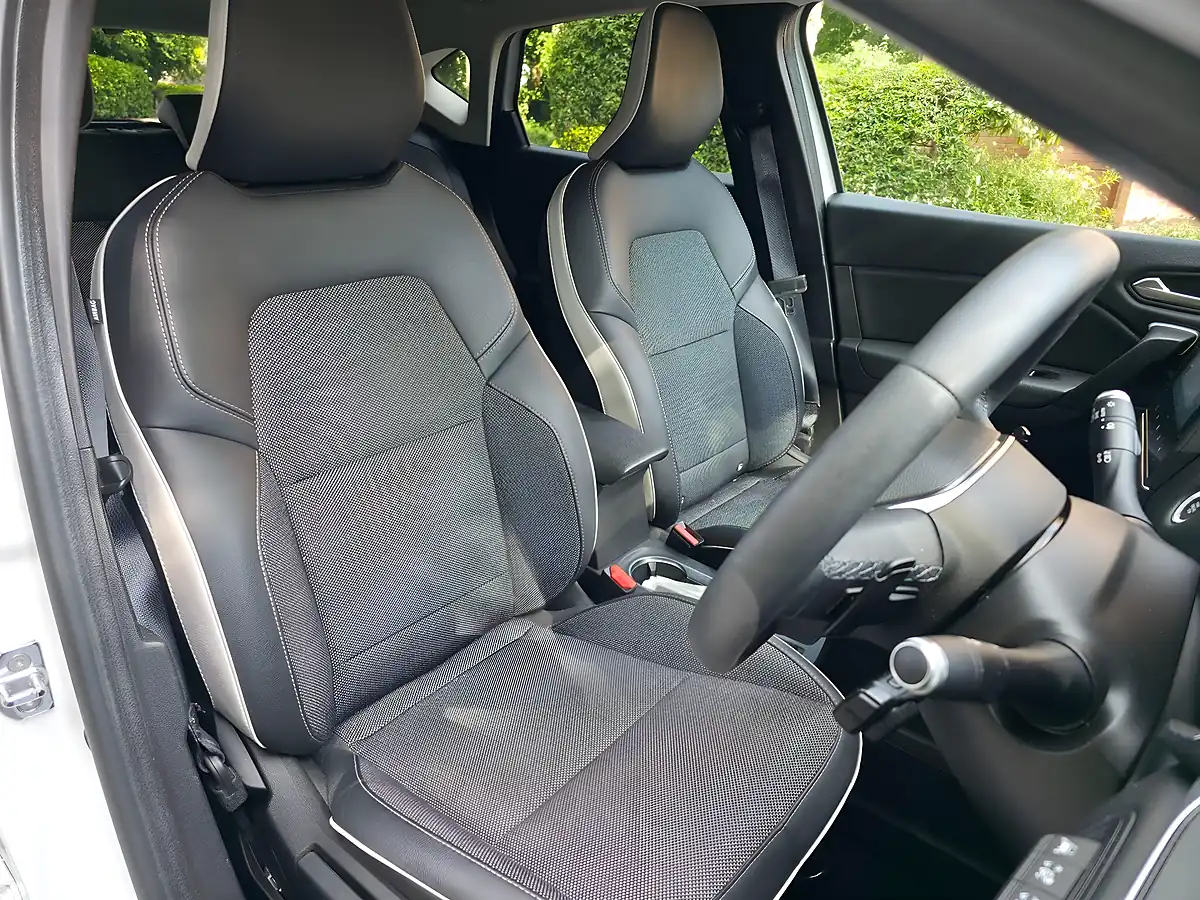 Used 2021 Renault Captur S Edition White - Interior and Exterior details 13