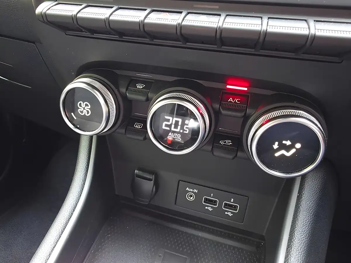 Used 2021 Renault Captur S Edition White - Interior and Exterior details 14